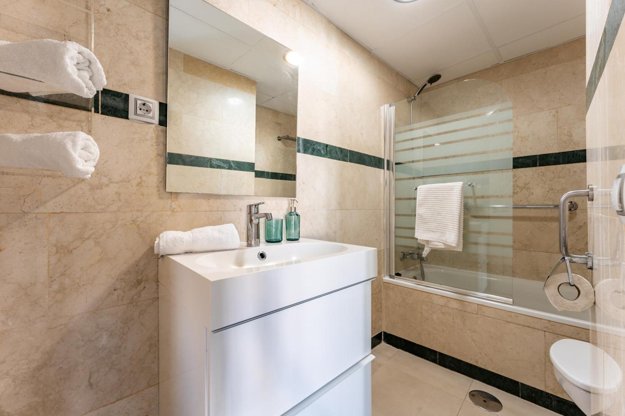 Unique Charming Apartment In The Heart Of Малага Екстер'єр фото